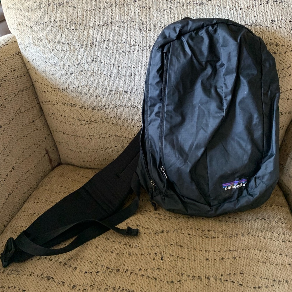 COPY - Patagonia black hole sling pack